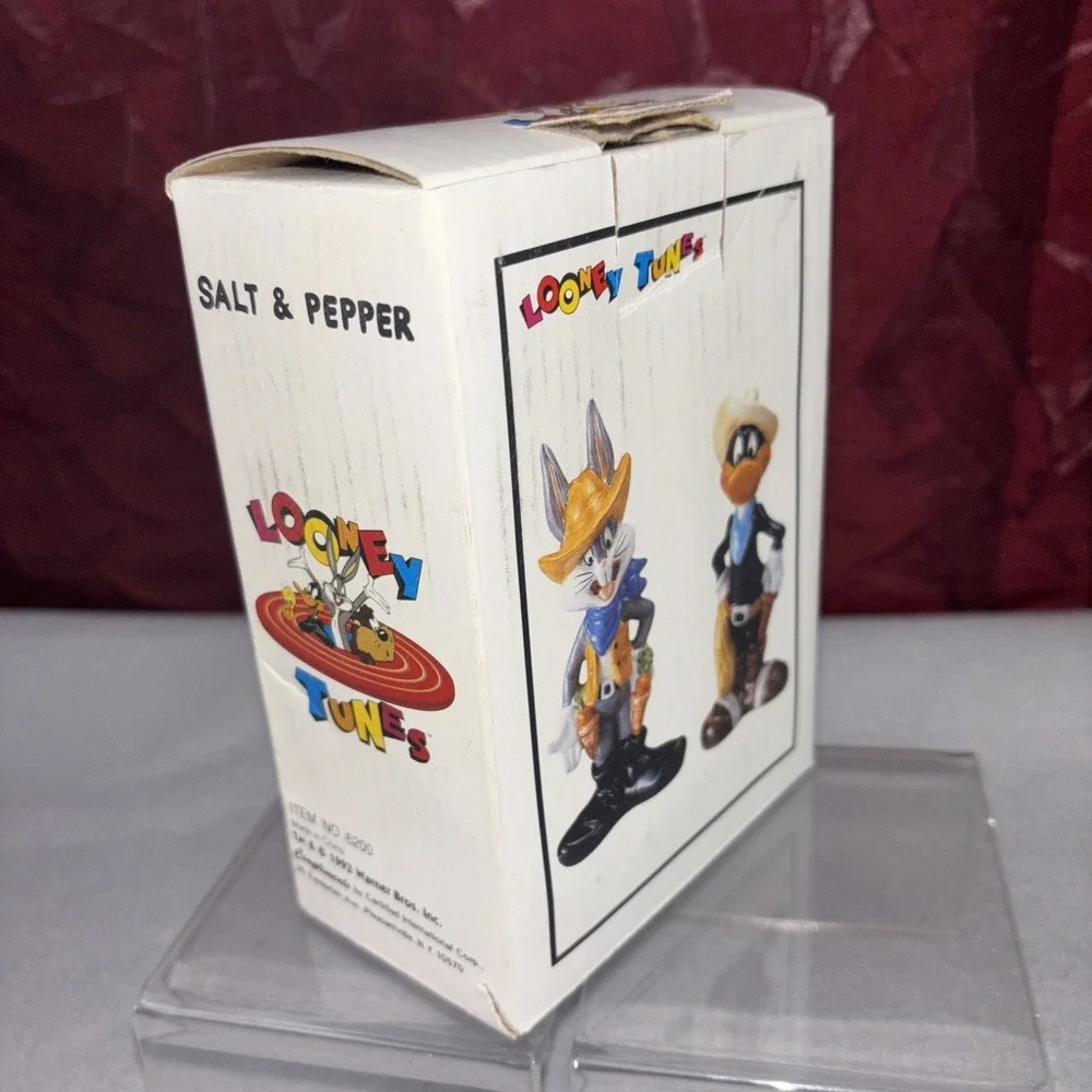 Vintage 1993 Cowboy Daffy Duck And Bugs Bunny‎ Looney Tunes Salt And Pepper Set